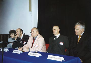 Veletr�n� komise a po�adatel v�stavy na tiskov� konferenci