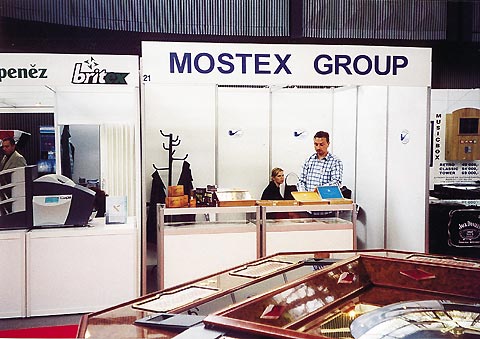 Novinka na v�stav�, firma Mostex Group, dovozce a prodejce tab�ku, d�mek a doutn�k�